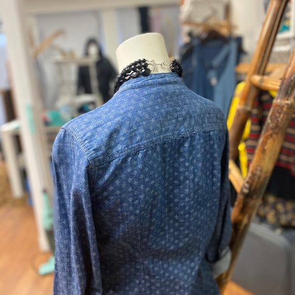 St.John’s Bay button down shirt. - Picture 5 of 8